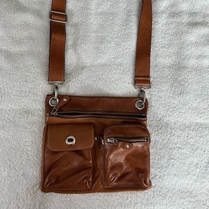 Roots Original Class Village Parisian Leather Crossbody